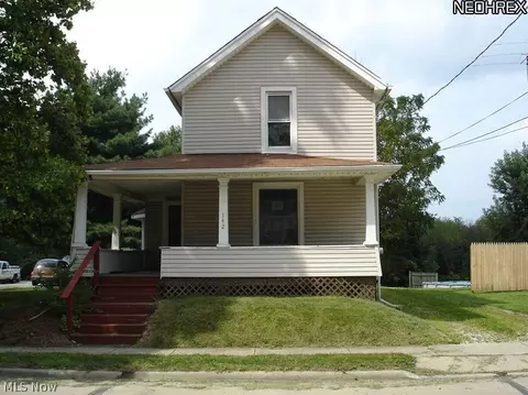 142 E Walnut St, Wadsworth, OH 44281 photo 1