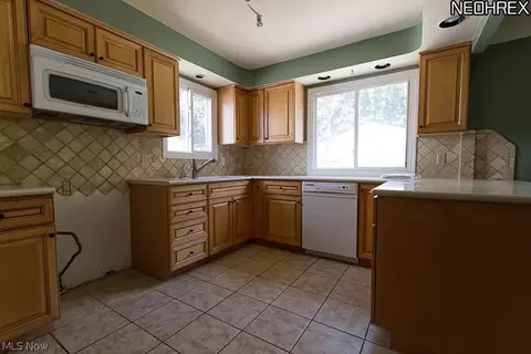 1751 Rush Rd, Wickliffe, OH 44092 photo 2