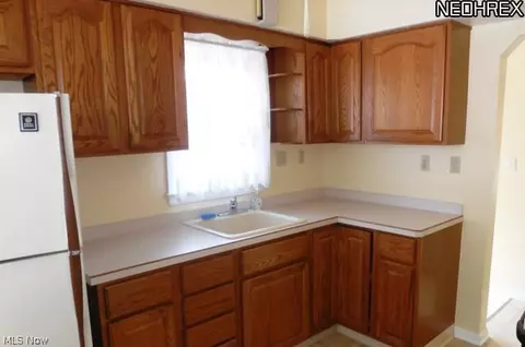827 Pendley Rd, Willowick, OH 44095 photo 4