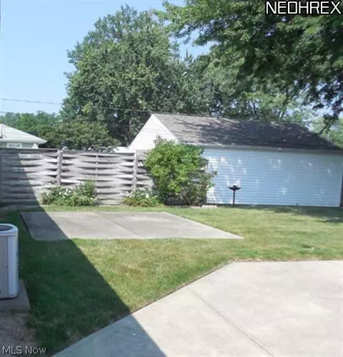 827 Pendley Rd, Willowick, OH 44095 photo 3
