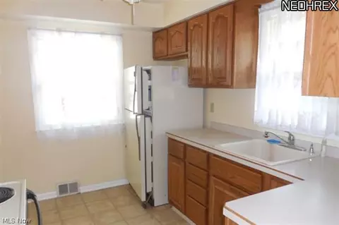 827 Pendley Rd, Willowick, OH 44095 photo 6