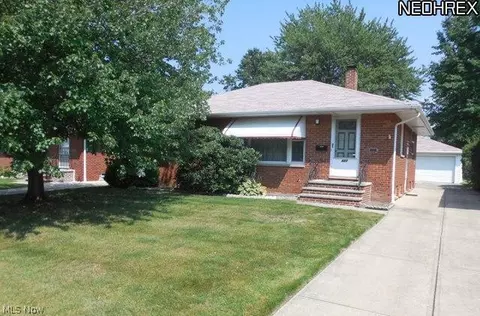 827 Pendley Rd, Willowick, OH 44095 photo 1