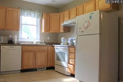 128 Oak St, Elyria, OH 44035 photo 5