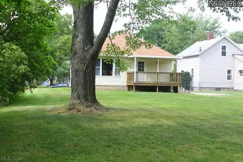 128 Oak St, Elyria, OH 44035 photo 4