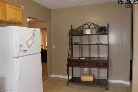 128 Oak St, Elyria, OH 44035 photo 8