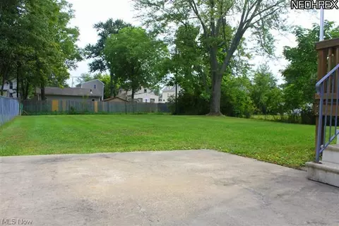 128 Oak St, Elyria, OH 44035 photo 2