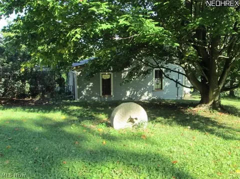 225 Pine St, Freeport, OH 43973 photo 1