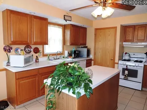 7002 Gilbert Ave, Parma, OH 44129 photo 3