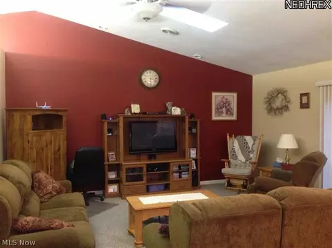 1209 E 17th St, Ashtabula, OH 44004 photo 4