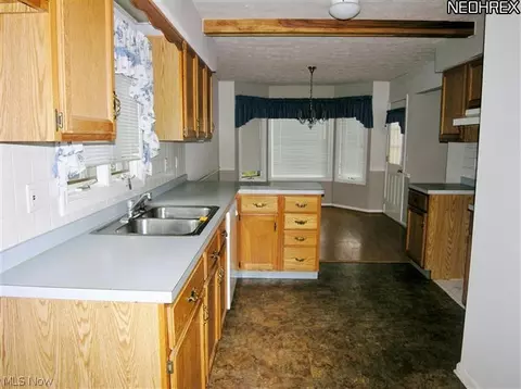 413 Auburn St, Elyria, OH 44035 photo 2