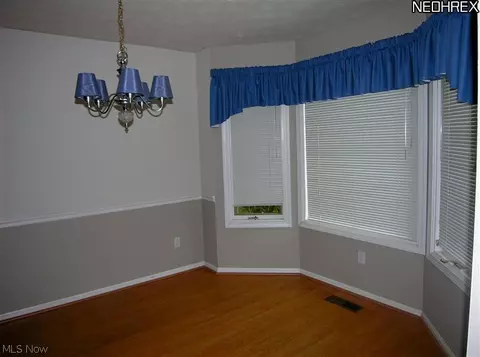 413 Auburn St, Elyria, OH 44035 photo 4