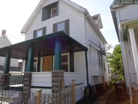 208 George St, Elyria, OH 44035 photo 2