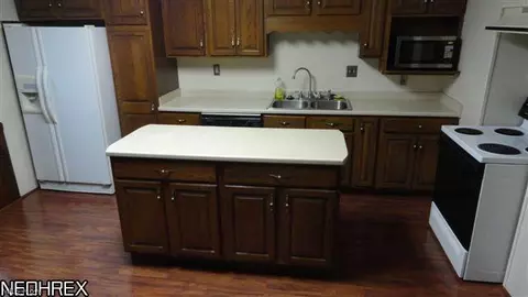 918 Dover Ave, Dover, OH 44622 photo 4