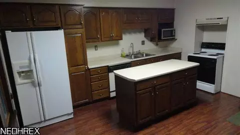 918 Dover Ave, Dover, OH 44622 photo 3