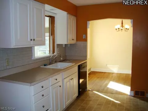 237 Lloyd Rd, Euclid, OH 44132 photo 6