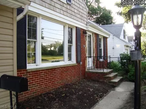 237 Lloyd Rd, Euclid, OH 44132 photo 2
