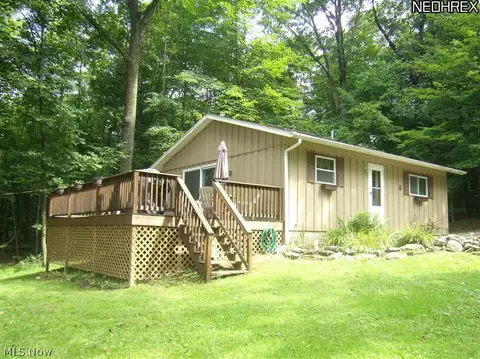 233 E Mohawk Dr, Malvern, OH 44644 photo 1