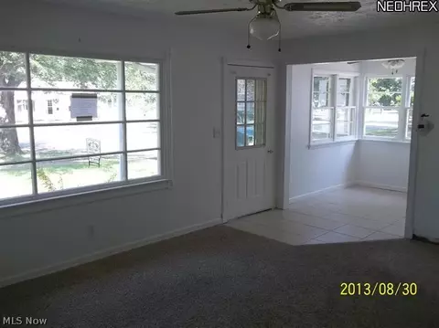 848 Oak St, Elyria, OH 44035 photo 3