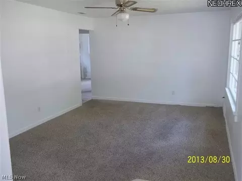 848 Oak St, Elyria, OH 44035 photo 2