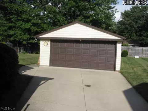 6161 Bramblewood Pl, Mentor, OH 44060 photo 2