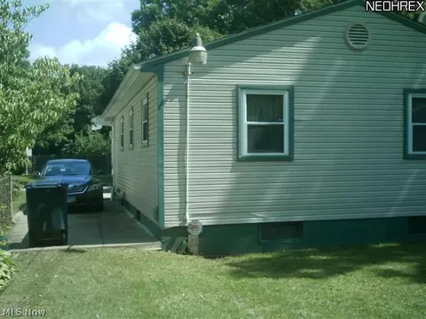 936 Peerless Ave, Akron, OH 44320 photo 2