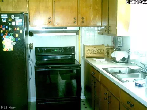 936 Peerless Ave, Akron, OH 44320 photo 5