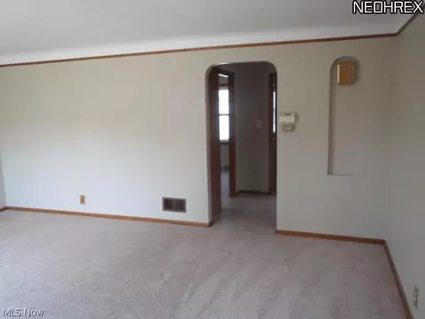 8204 Ivandale Dr, Parma, OH 44129 photo 3