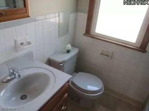8204 Ivandale Dr, Parma, OH 44129 photo 8