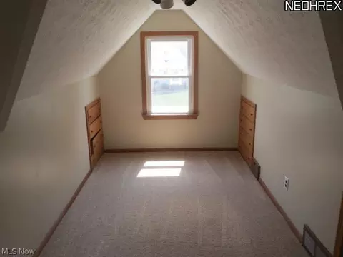 8204 Ivandale Dr, Parma, OH 44129 photo 10
