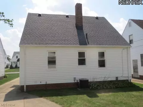 8204 Ivandale Dr, Parma, OH 44129 photo 13