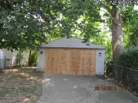 22010 Ivan Ave, Euclid, OH 44123 photo 2