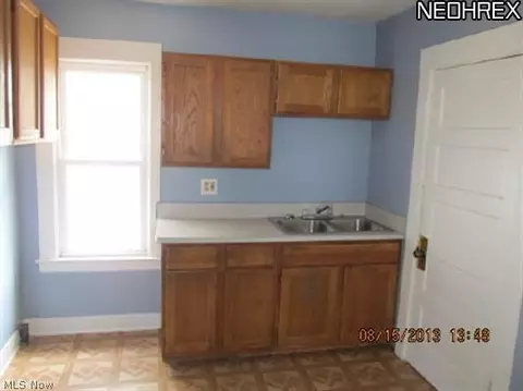 22010 Ivan Ave, Euclid, OH 44123 photo 3