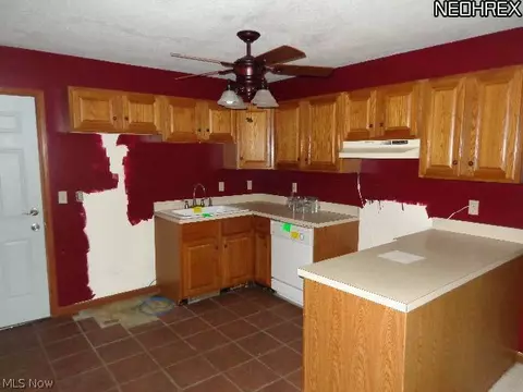 597 9th St, Struthers, OH 44471 photo 3