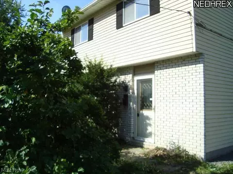 824 Orchard Rd, Willoughby, OH 44094 photo 2