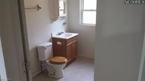 733 W 57th St, Ashtabula, OH 44004 photo 9