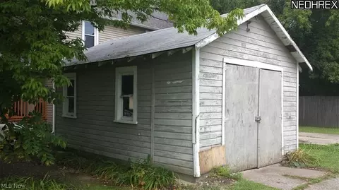 733 W 57th St, Ashtabula, OH 44004 photo 4