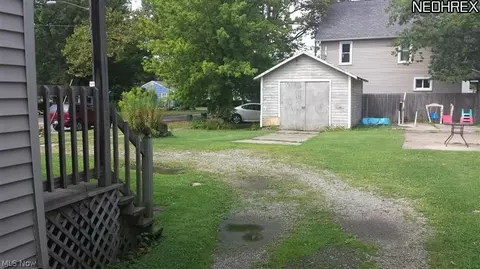 733 W 57th St, Ashtabula, OH 44004 photo 2