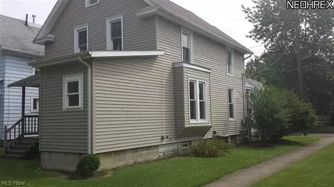 733 W 57th St, Ashtabula, OH 44004 photo 5