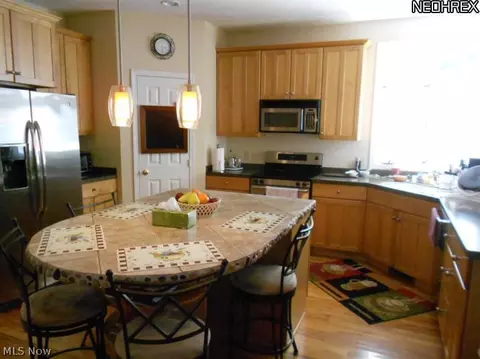 80 Pinehurst Dr, Aurora, OH 44202 photo 2