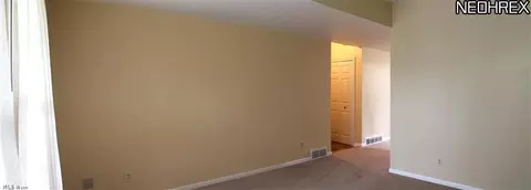 411 E Barrington Dr, Chardon, OH 44024 photo 4