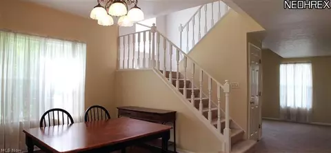 411 E Barrington Dr, Chardon, OH 44024 photo 6