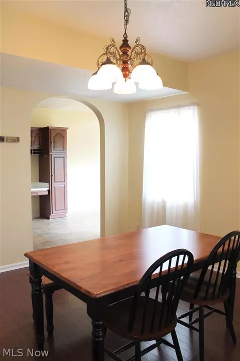 411 E Barrington Dr, Chardon, OH 44024 photo 7