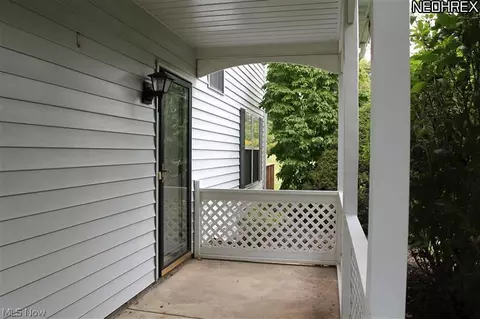 411 E Barrington Dr, Chardon, OH 44024 photo 2