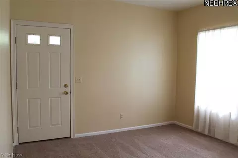 411 E Barrington Dr, Chardon, OH 44024 photo 3