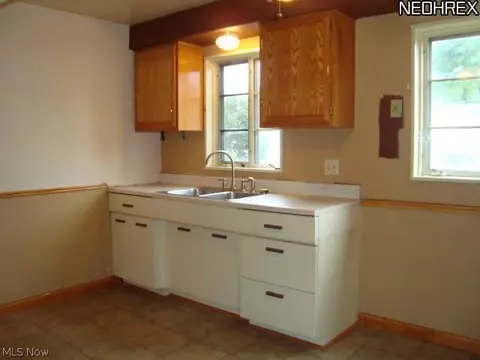 849 E 218th St, Euclid, OH 44119 photo 2