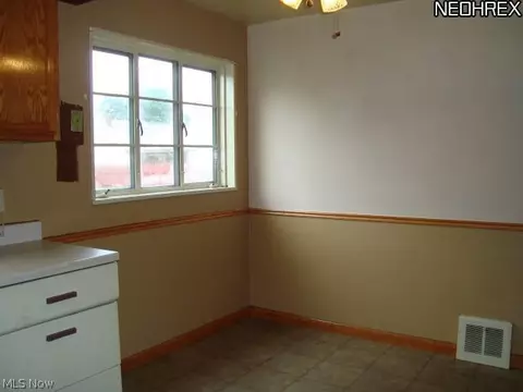 849 E 218th St, Euclid, OH 44119 photo 3
