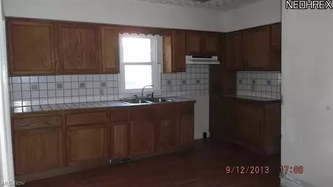 625 W 57th St, Ashtabula, OH 44004 photo 6