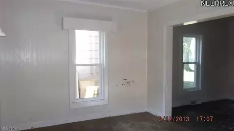 625 W 57th St, Ashtabula, OH 44004 photo 2