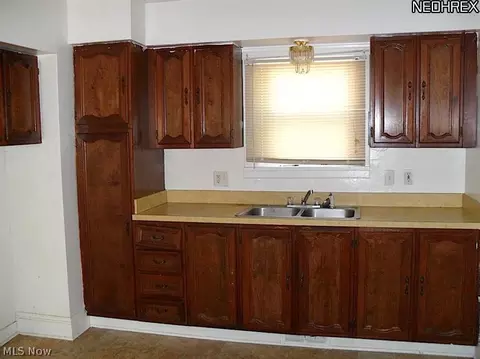 347 E 248th St, Euclid, OH 44123 photo 2