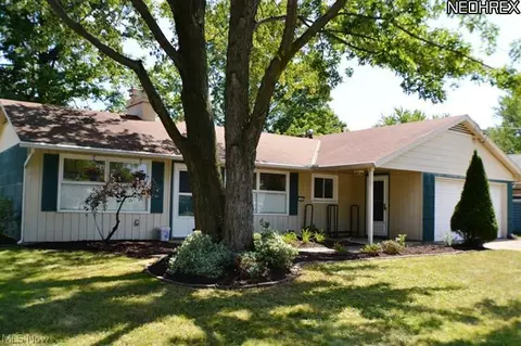 422 Maple Ave, Berea, OH 44017 photo 1